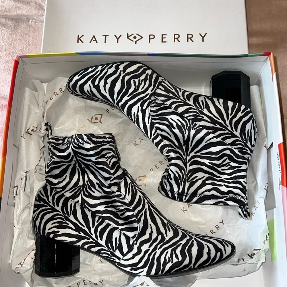 Katy Perry “Daina” Zebra Stretch Booties - Picture 1 of 4